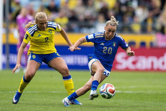Smilla Holmberg of Sweden and Giada Greggi of Italy