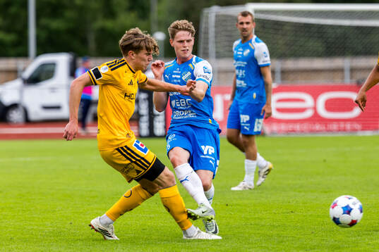 IFK Norrköpings Viggo Fälth och Oddevolds Elias Forsberg