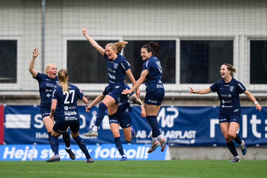 Eskilstuna United DFFs Ellen Schampi jublar