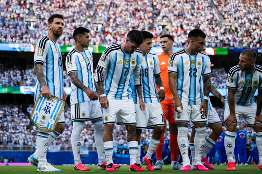 Lionel Messi, Cristian Romero, Rodrigo De Paul, Thiago