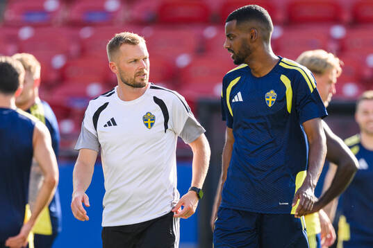 Assistant coach Sebastian Larsson and Alexander Isak of the
