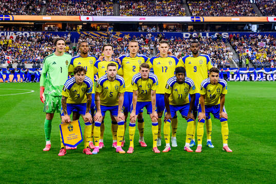 Top left; Goalkeeper Jacob Widell Zetterström, Isak Hien,