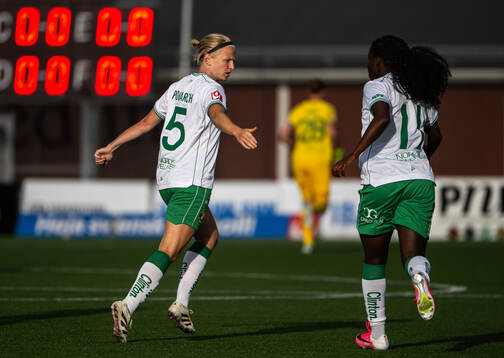 Hammarbys Madison Pogarch jublar