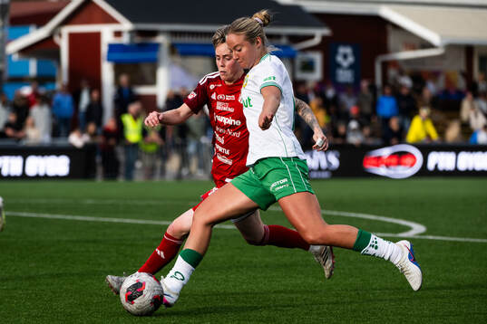 Piteås Cecilia Edlund och Hammarbys Mathilde Janzen