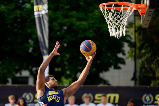 Tade Idowu, Krydd Elite