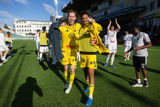 GIF Sundsvalls målvakt Jonas Olsson jublar