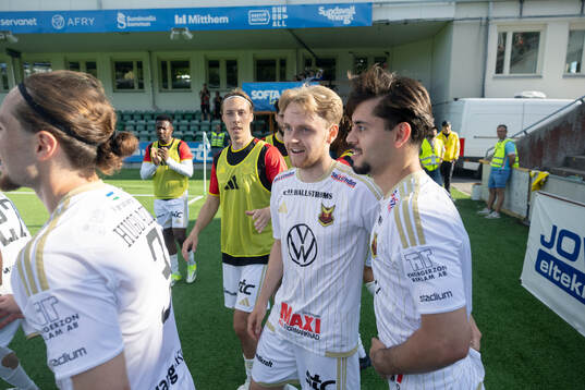 Östersunds Simon Marklund jublar