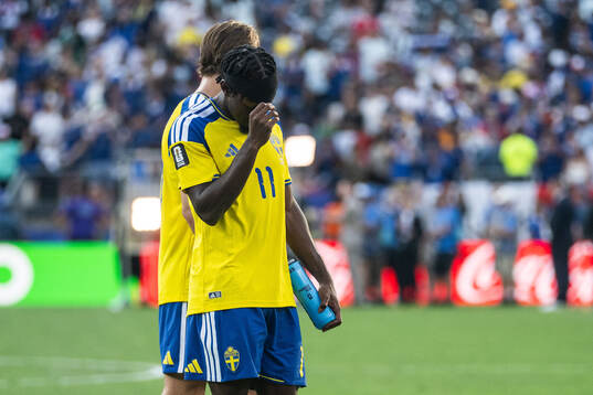 Anthony Elanga of Sweden looks dejected