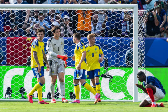 Victor Nilsson Lindelöf, goalkeeper Jacob Widell