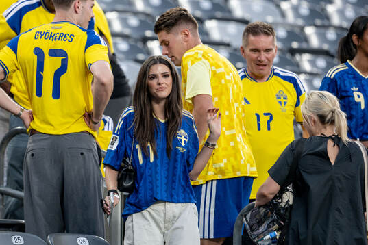Viktor Gyökeres of Sweden with his girlfriend Ines Aguiar