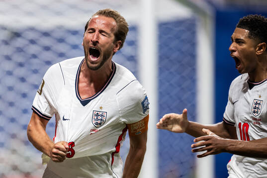 Harry Kane and Jude Bellingham of England celebrate
