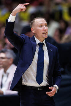 Coach Mikko Riipinen of Sweden