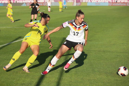 Thea Staffansson of Sweden and Helen Börner of Germany
