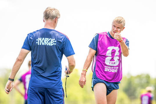 Assistant coach Kent Bergersen and Erling Braut Haaland of