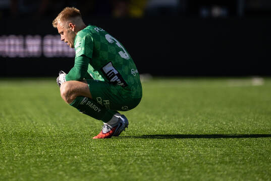 Elfsborgs målvakt Isak Pettersson deppar