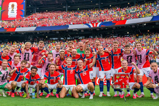 Players of Norway celebrate