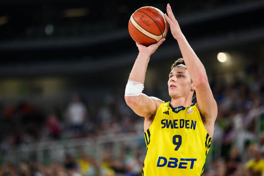 Pelle Larsson of Sweden