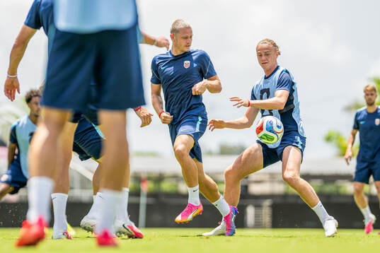 Julian Ryerson and Thelo Aasgaard of the Norwegian national