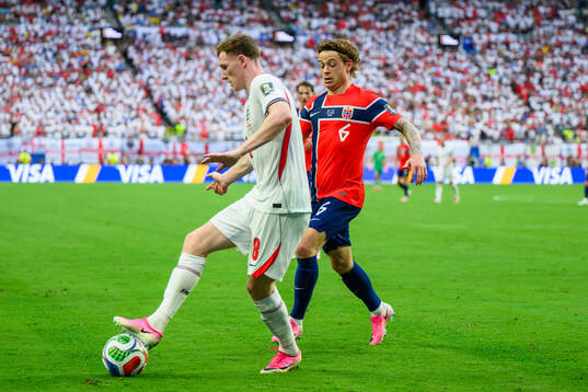 Elliot Anderson of England and Patrick Berg of Norway