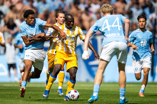 Malmö FFs Theodor Lundbergh och IFK Göteborgs Saidou