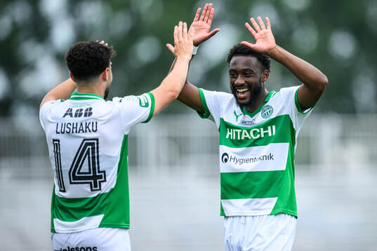 Västerås Ismet Lushaku och Haladj-Madiou Keita jublar