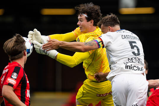 Brommapojkarnas målvakt Leo Cavallius och Sirius Henrik