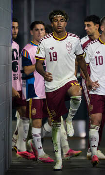 Lamine Yamal of Spain in the player tunnel