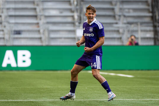 Danylo Sikan of Anderlecht celebrates