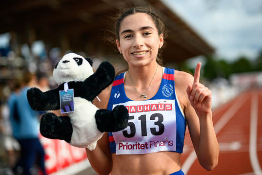 Emilia Lillemo, Täby IS, jublar