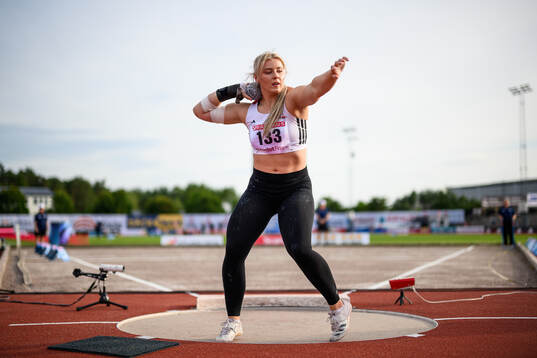 Axelina Johansson, Hässelby SK,tävlar i damernas kula