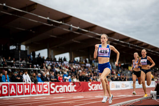 Stina Pettersson, Spårvägens FK, i damernas 1500m final