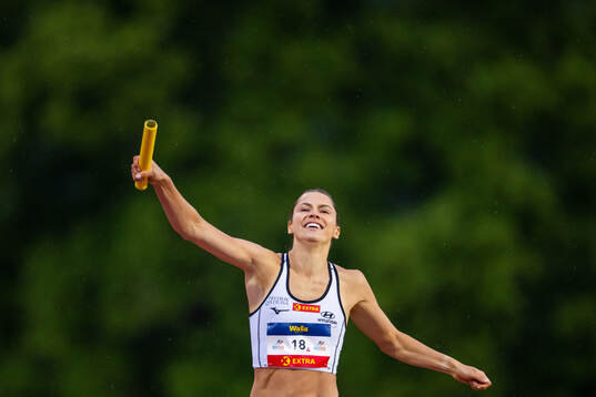 Amalie Iuel celebrates winning women’s 1000 meters relay