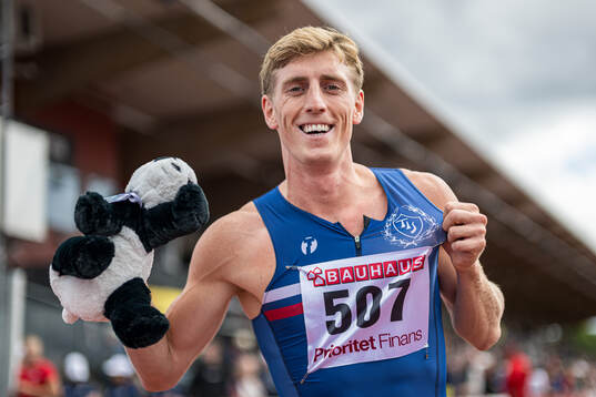 Oskar Edlund, Täby IS, jublar