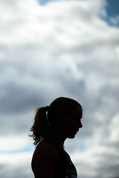 Silhouette av Moa Granat, Turebergs FK, i damernas 400 m