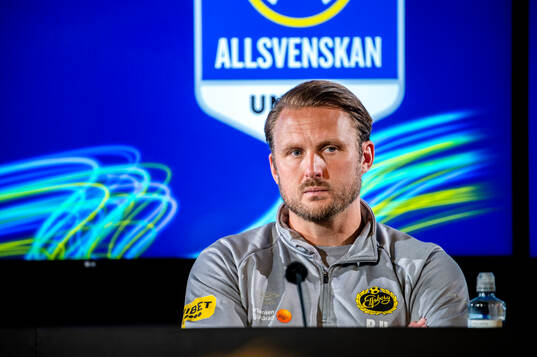 Elfsborgs manager Björn Hamberg på en presskonferens