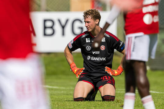 Sandvikens målvakt Otto Lindell deppar