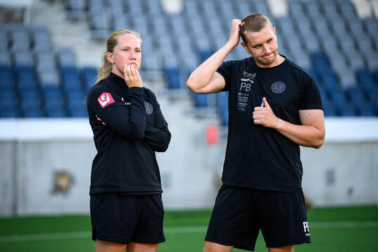 IK Uppsalas tränare Hanna Spets och fysioterapeut Pontus