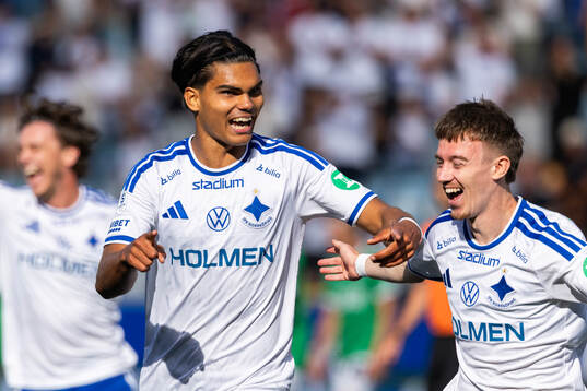 IFK Norrköpings Noel Sernelius jublar med Ryan Nelson