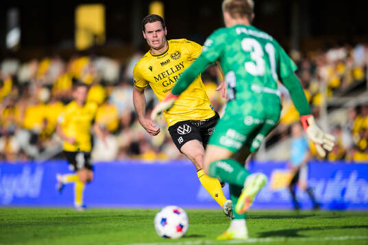 Mjällbys Jacob Bergström och Elfsborgs målvakt Isak