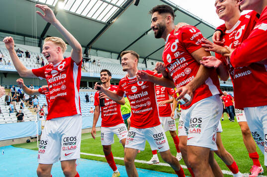 Degerfors spelare jublar