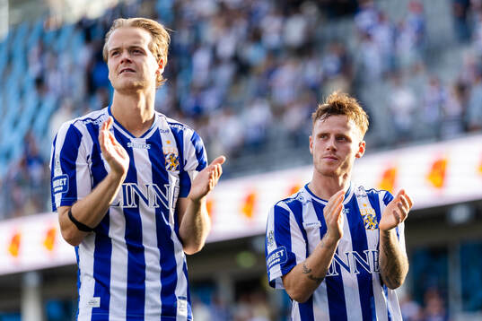 IFK Göteborgs August Erlingmark och Tobias Heintz tackar