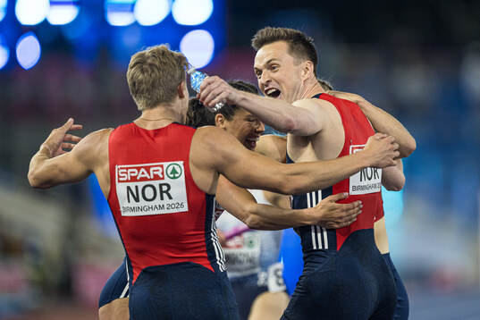 Team Norway with Karsten Warholm celebrate