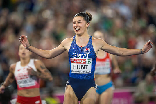 Amy Hunt of Great Britain celebrates