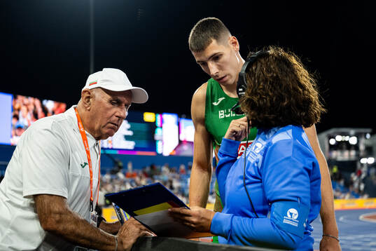 Bozhidar Sarâboyukov of Bulgaria discuss with judges
