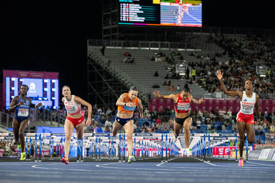 Marcia Sey of Great Britain, Pia Skrzyszowska of Poland,