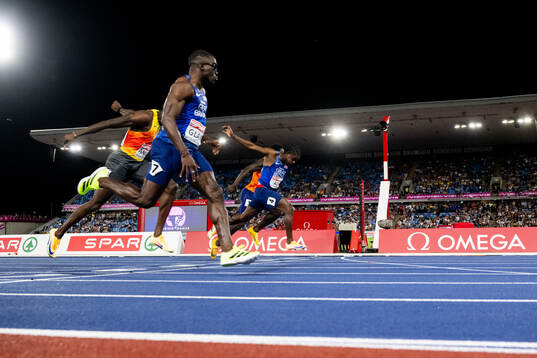 Jeremiah Azu and Romell Glave of Great Britain