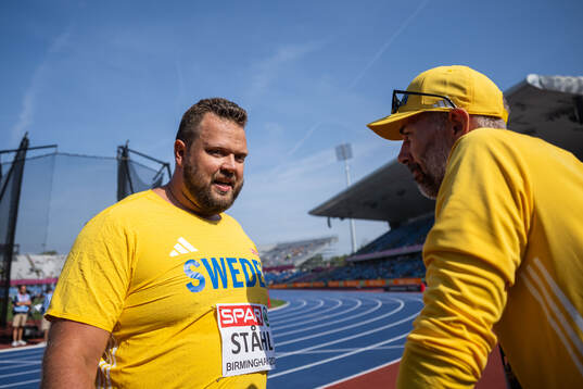 Daniel Ståhl of Sweden with coach Staffan Jönsson