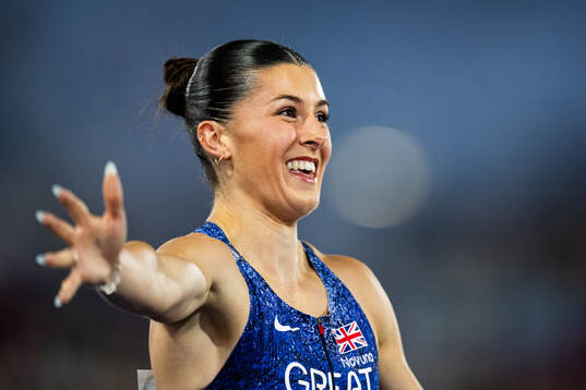 Amy Hunt of Great Britain celebrates