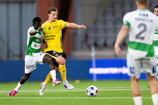 Västerås Mamadou Ousmane Diagne och Elfsborgs Simon Olsson
