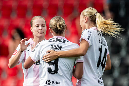 Häckens Maja Bodin jublar med lagkamrater